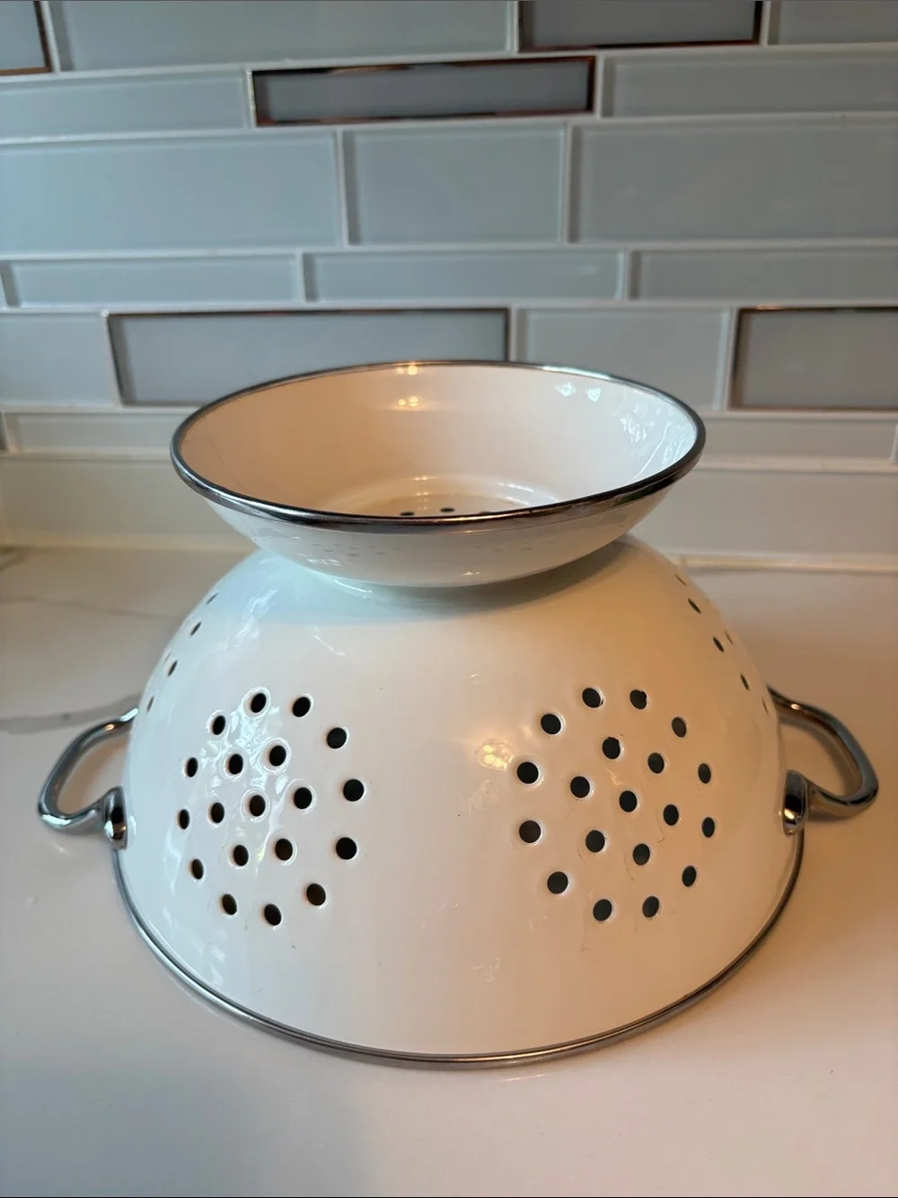 White Enamel Footed Colander with Silver Trim - Classic Kitchen Strainer